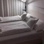 Nizic מאקרסקה