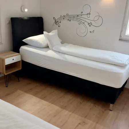 Nizic Макарська