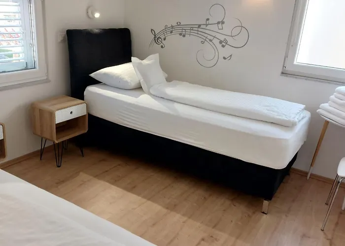 Nizic Макарська