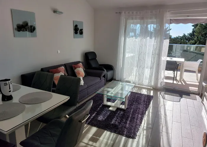 Nizic Макарська